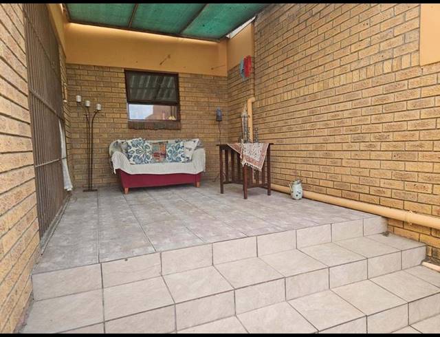 2 BEDROOM TOWNHOUSE FOR SALE IN HEIDERAND